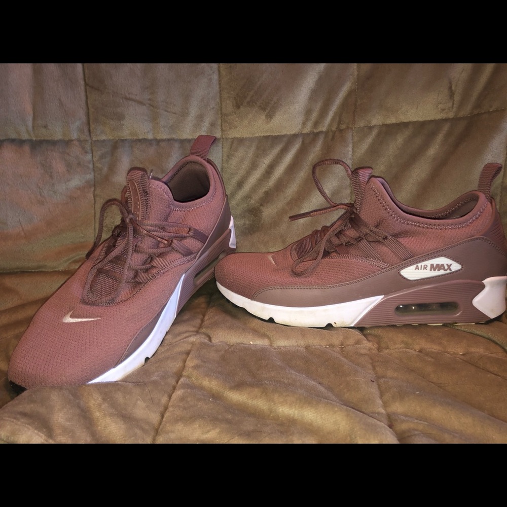 Woman’s Nike air max sneakers mauve 9.5